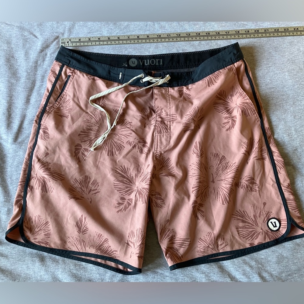 Vuori men’s swim board shorts 36